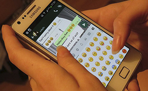 This User Asks Not To Put Too Many Emojis When Texting To A Visually Impaired Person, Explains Why