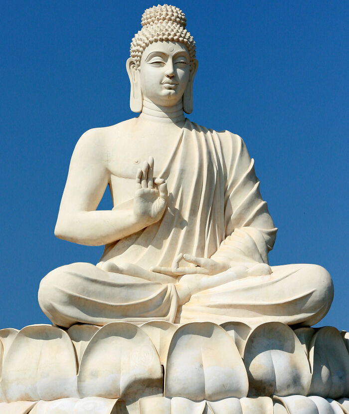 You Can't Take Selfies With Buddha In Sri Lanka