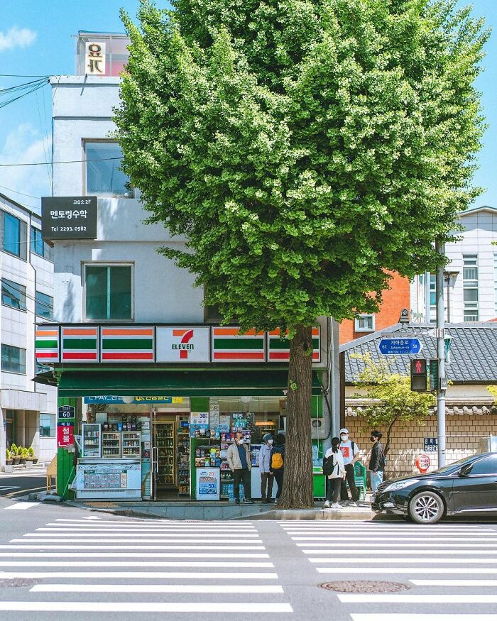 Convenience Store Next To A Lush Street Tree Near Downtown Seoul, South Korea