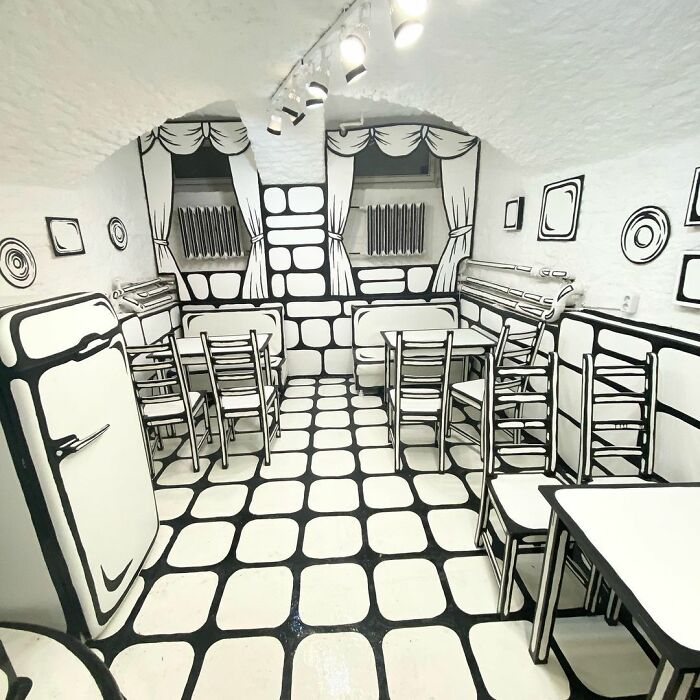 This Unusual Cafe In Russia Looks Like A Comic Book (25 Pics)