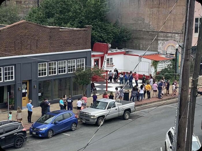 A Texas Bakery Loses A Large Order After Posting About Their Pride Month Cookies And People Come In Crowds To Support Them
