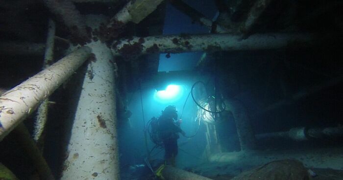Saturation Diving. Divers Dive To Depths Of 2,000 Feet, To Work And Repair Machinery