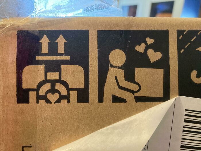 The Box The Valve Index Comes In Has A Companion Cube As A “Right Side Up” Sign!