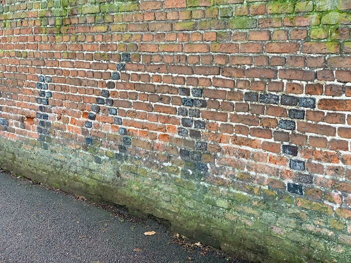 The Builder Of This Wall Wrote The Date That He Finished It Using Black Bricks (Surrey, UK)