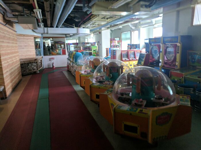 This Hotel In Japan Had Multiple Arcades That Were Empty Both Day And Night