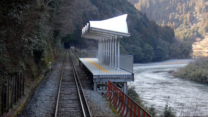 This Train Stop In Japan Has No Entries Or Exits, It Has Been Put There Merely So That People Can Stop Off In The Middle Of A Train Journey And Admire The Scenery