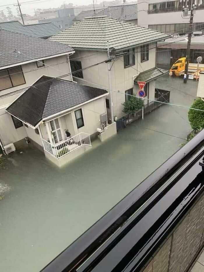 Flood In Japan, Just Realized There Are Barely Any Floating Trash And Debris