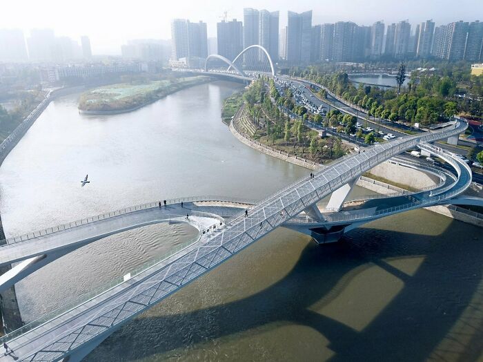 A New Pedestrian Bridge Has Opened In Chengdu Of China