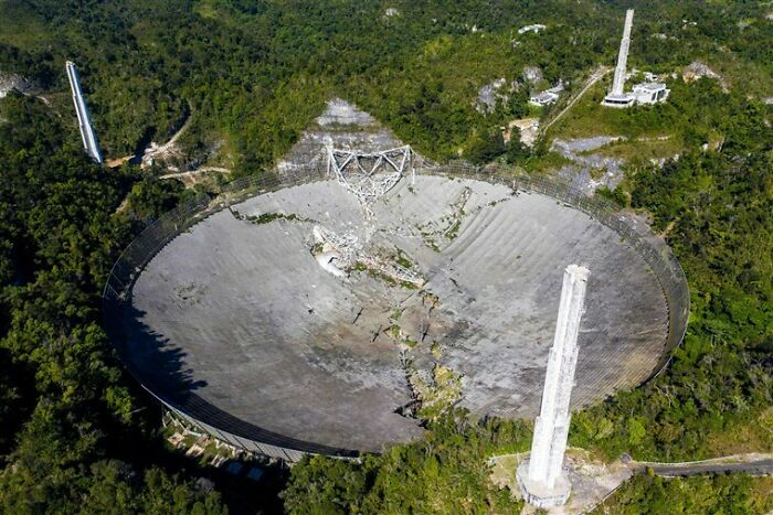 The Telescope At The Arecibo Observatory In Puerto Rico Has Collapsed, Presumably In A Much Less Awesome Fashion Than In Goldeneye