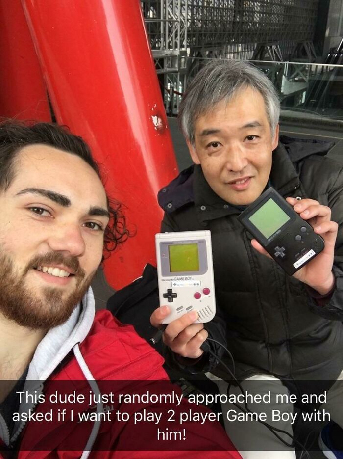 While Waiting At Kyoto Station This Guy Asked If I Want To Play Two Player Game Boy With Him. 30 Mins Well Spent