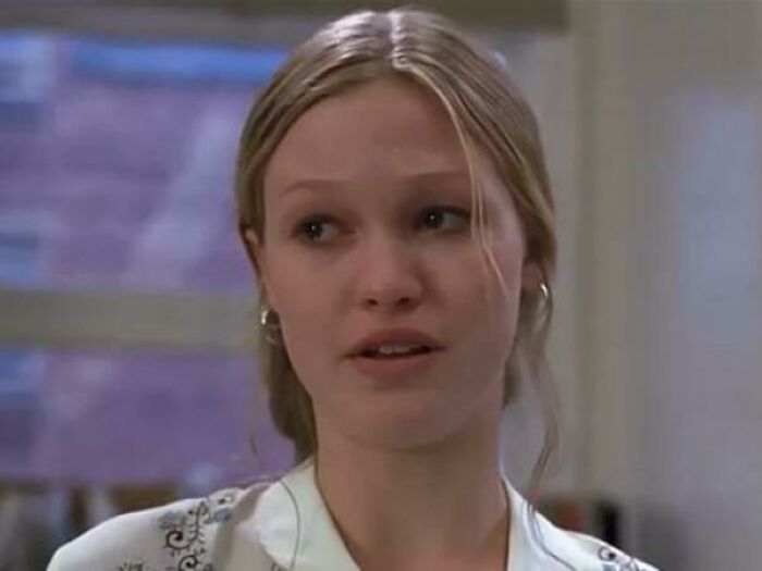 When Julia Stiles Read Her Poem At The End Of Ten Things I Hate About You (1999) It Was Done In One Take And She Wasn't Supposed To Start Crying