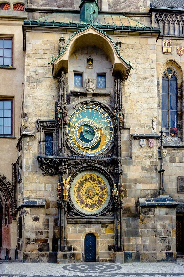600 Year Old Clock Located In Prague Is The World's Oldest Astrological Clock Still In Operation!