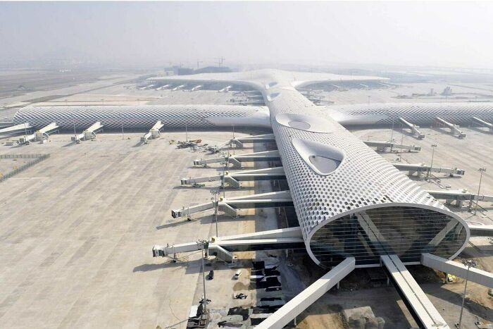 El aeropuerto internacional de Shenzhen parece un avión gigante