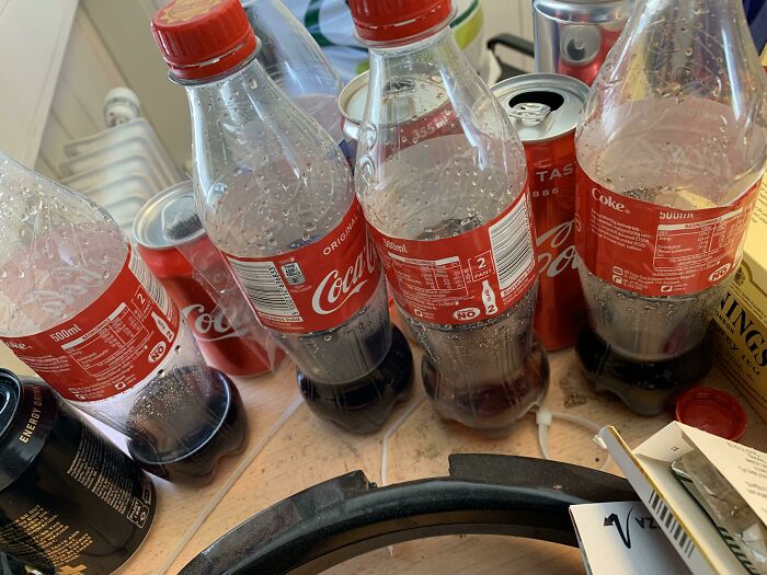 Este tipo en mi trabajo nunca se bebe la Coca Cola entera