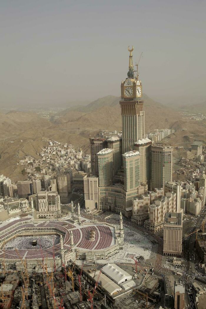 Mecca, This Cityscape Is Deeply Unsettling