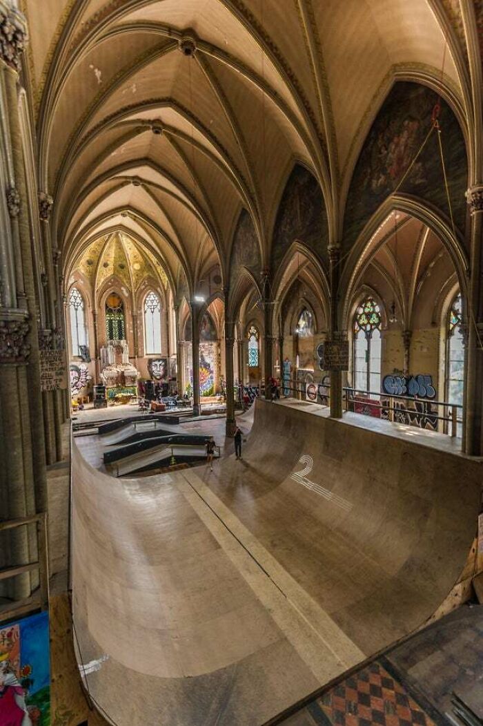Esta iglesia abandonada fue comprada por patinadores y renovada en un parque de ensueño