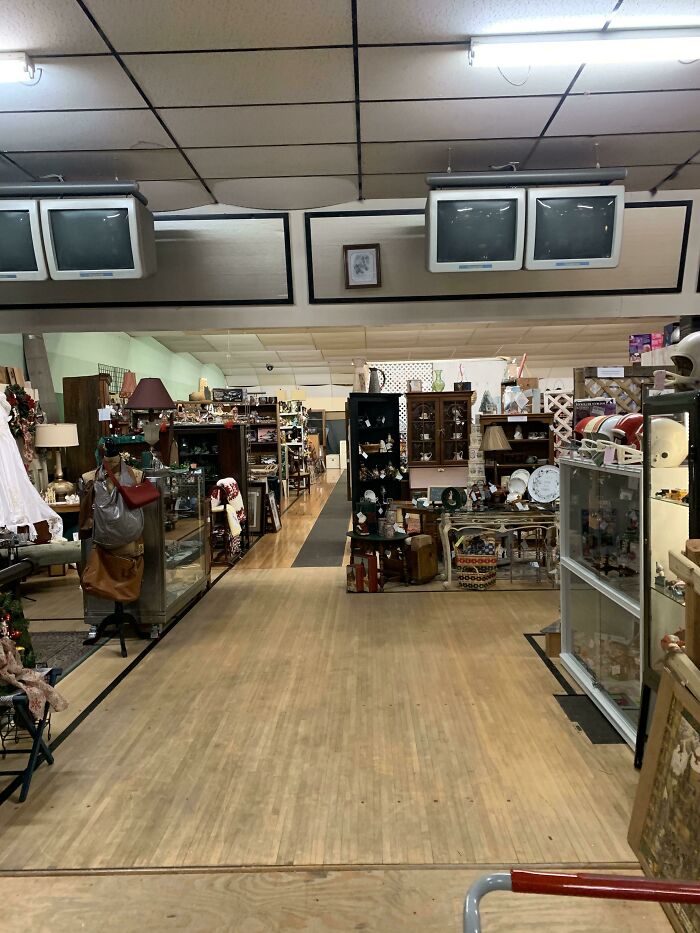 This Old Bowling Alley Was Turned Into A Thrift Store In Canton, OH