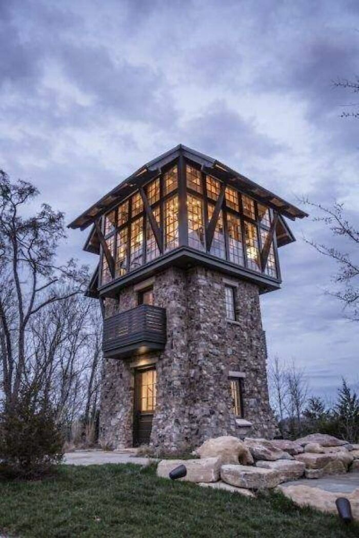 Torre de observación de piedra convertida en casa