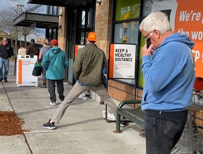This Instagram Page Is Solely Dedicated To People Standing Weirdly In Public, And Here Are 40 Of The Best Pics