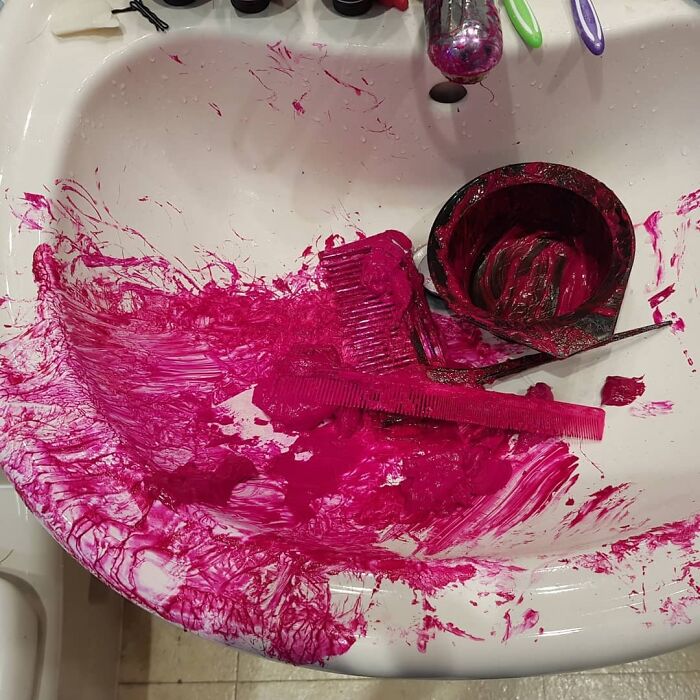 When You Dye A New Wig And It Straight Up Looks Like Barbie Has Just Been Murdered In Your Sink
