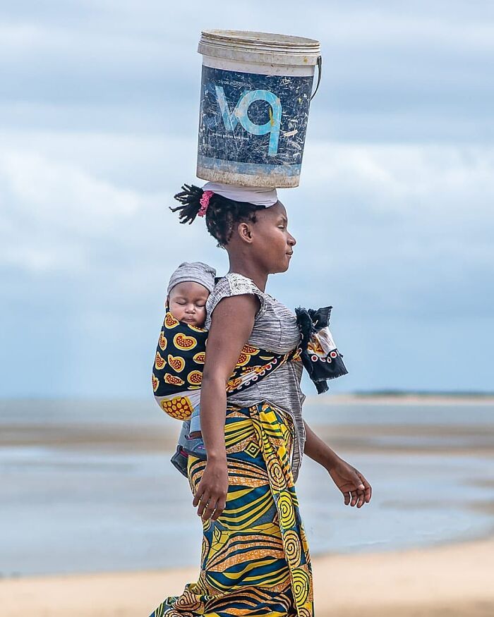 Everyday Life In Mozambique Through The Lens Of A Talented Photographer 60Dad325141Ee 700
