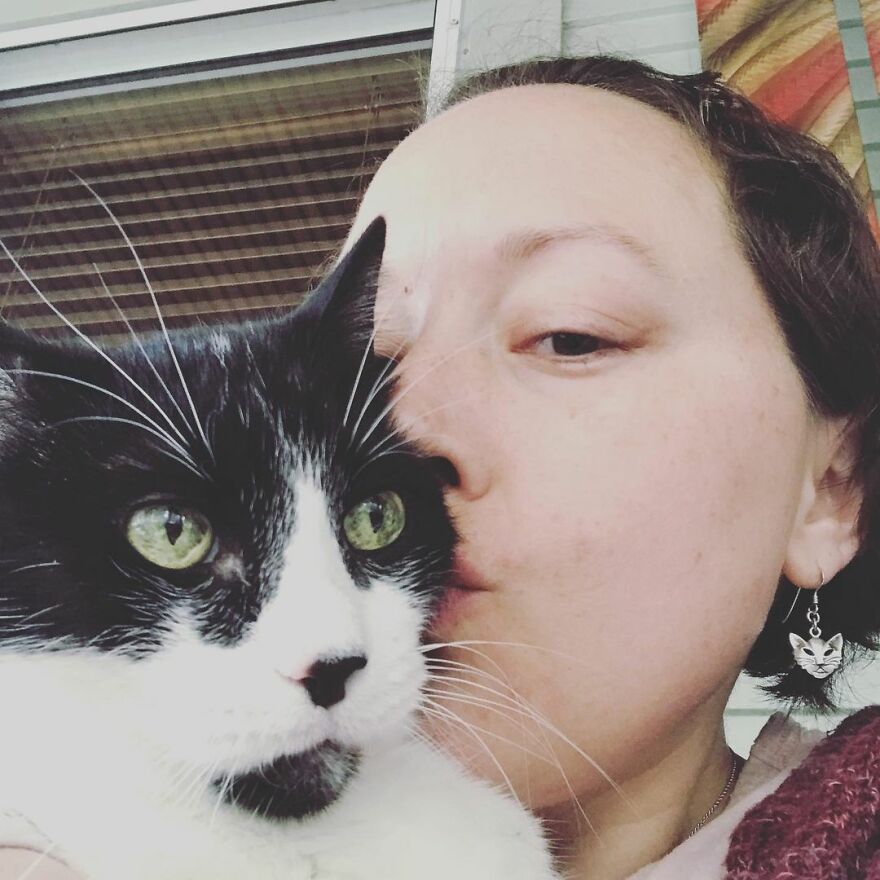 Cat's Unusual Snuggling Pattern Alerted Its Owner That She Might Have Cancer Before She Got Diagnosed