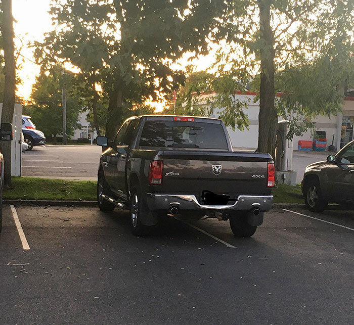 La gente que se estaciona así