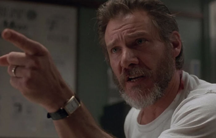 En El Fugitivo [1993], Harrison Ford (en el papel del Dr. Kimble) no recibió un guión para la escena del interrogatorio. Sus respuestas y su creciente frustración con los detectives fueron improvisadas para que parecieran más genuinas