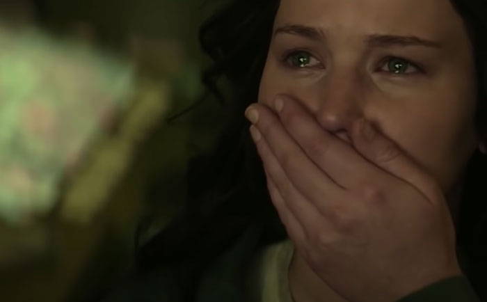 The Moment Katniss Sees Peeta's Sunken Face On TV After He's Abducted By The Capital Is Dark What's Even More Heartbreaking Is That Katniss's Reaction Is Actually How Jennifer Lawrence Responded To Seeing The Video For The First Time. The Director Knew J Law Hadn't Seen Josh Hutcherson In A While And If She Was Shocked With The Video They'd Be Able To Capture Her Genuine Fear On Camera Talk About Intense Method Acting