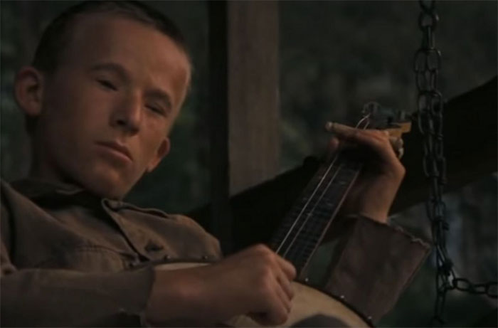 In Deliverance (1972), During The “Dueling Banjos” Scene, Billy Redden, Who Played The Young Banjo-Playing Local, Didn’t Know How To Play Banjo. To Make It Look Authentic, A Skilled Banjo Player Hid Behind & Played The Chords With His Left Arm In Redden’s Sleeve While Redden Picked With His Right