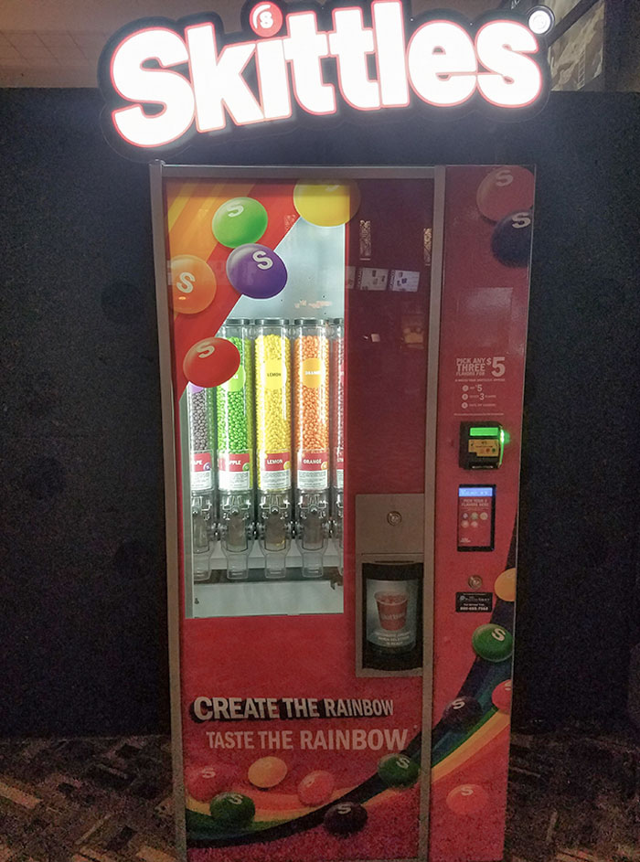 Máquina expendedora de Skittles que te permite mezclar tu propia proporción