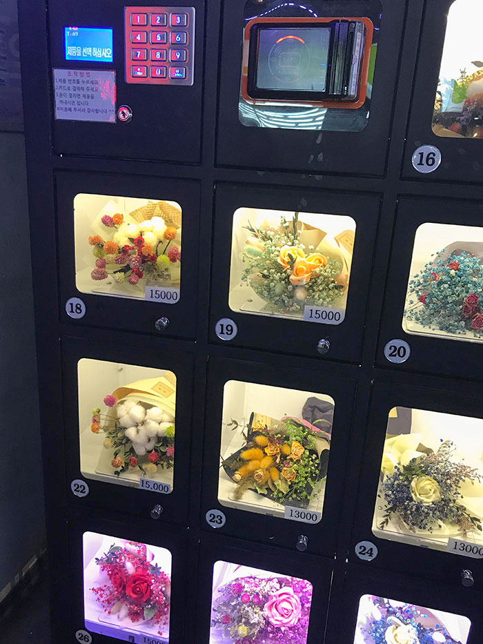 Esta máquina expendedora de flores en Seúl, Corea del Sur