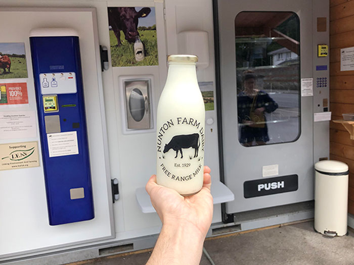 There’s A Vending Machine For Milk Freshly Filled In Glass Bottles At My Local Dairy Farm (Salisbury, UK)