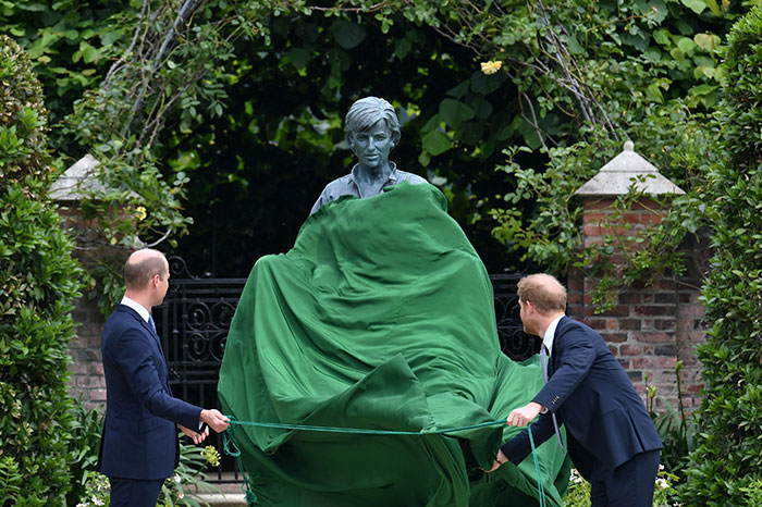 On Princess Diana’s 60th Birthday, Her Sons Prince Harry And Prince William Honored Their Mother By Unveiling Her Statue Despite Tensions Between Them