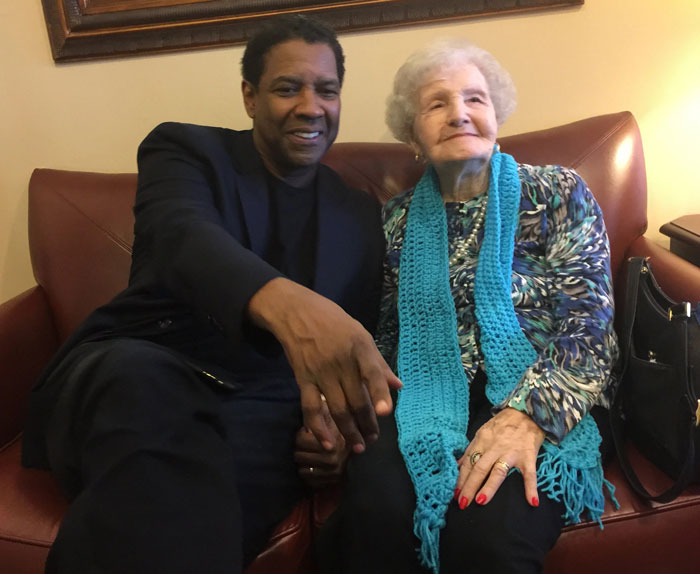 ¡Hoy mi abuela (¡99 años!) se encontró con su actor favorito [Denzel Washington]!