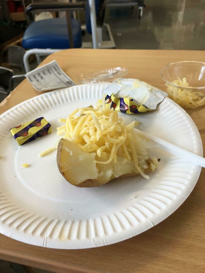 Mums In Hospital Over The Weekend With Heart Trouble. She Sent Me A Picture Of Her Lunch. It’s England
