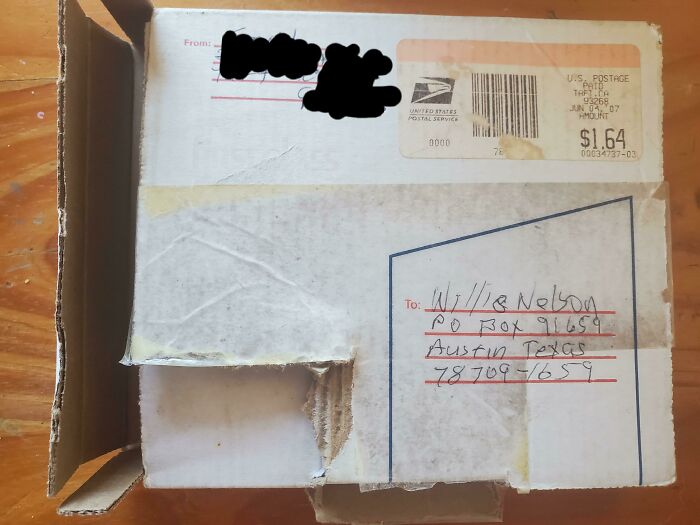 La vez que mi abuelo intentó enviar por correo a Willie Nelson un CD que había grabado y se lo devolvieron. Me siento mal por él...