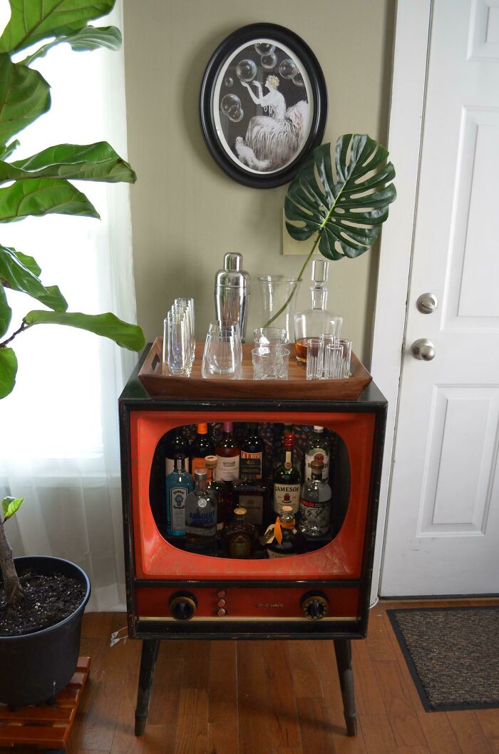 My Vintage TV Barn Find Turned Into My New Bar Cart