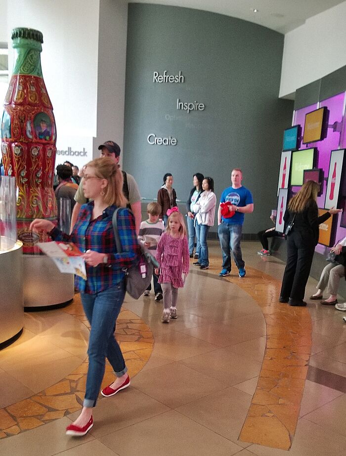 El tipo que llevó una camiseta de Pepsi al Museo del Mundo de Coca-Cola