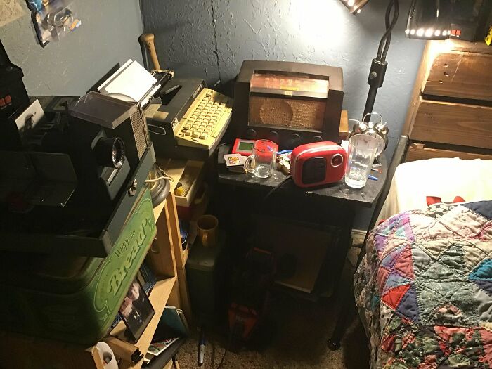 Hell! I’m 13 And Have Loved Antiques My Whole Life. I Decided To Show Off My Room, I Have Quite The Collection!