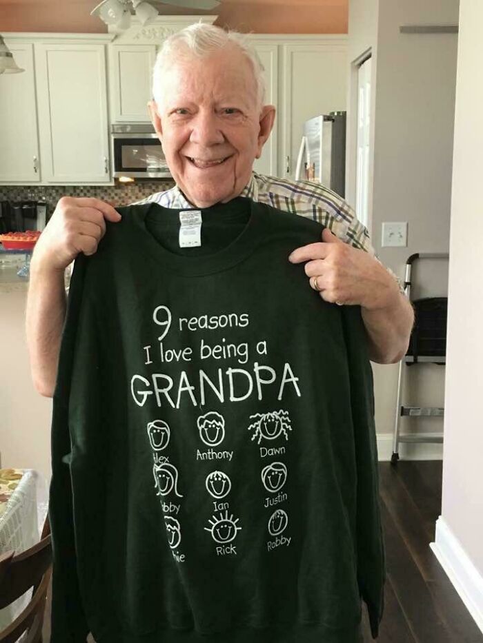 My Grandpa Has Alzheimer’s And Can’t Always Remember His Grandkids Names, So We Custom Made A Shirt That Has All Our Names And It’s His New Favourite Shirt