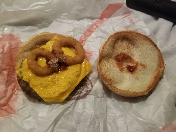 La cantidad de salsa BBQ en mi hamburguesa con queso Rodeo de Burger King