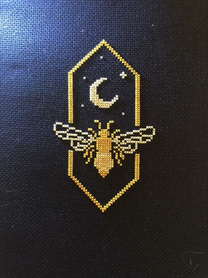 Reclaiming The Hobby My Ex Told Me Was “Just Another Way For Me To Stay In Bed”. I Stitched A Bee And Told Him To Buzz Off