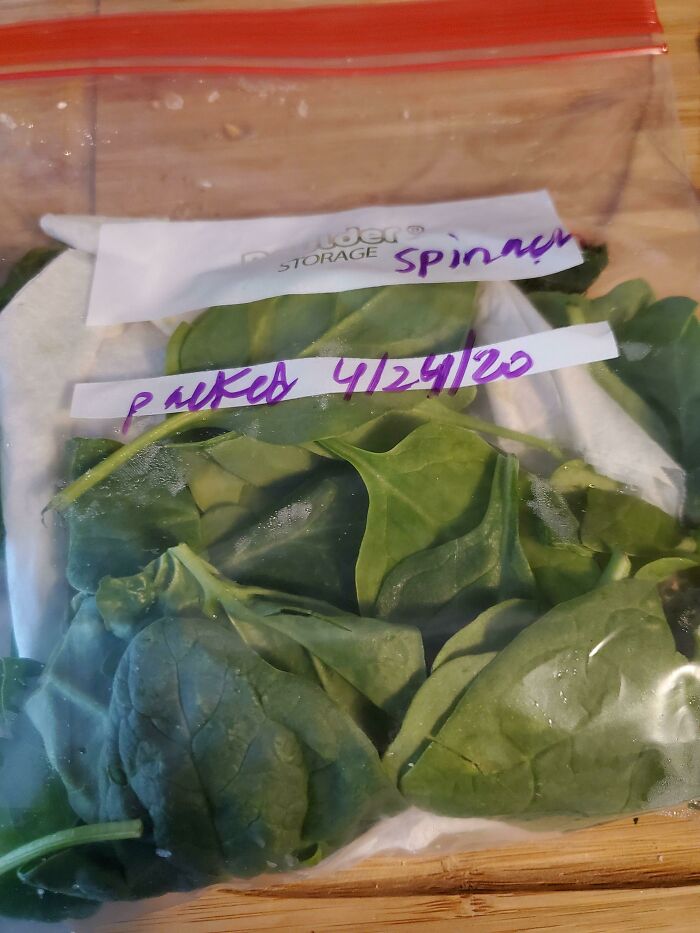 Finally Figured Out How To Extend The Life Of My Fresh Spinach To Avoid Waste And Enjoy It Longer! Transferring To A Zip Lock Bag After Purchase And Inserting A Folded Paper Towel Reduces The Moisture That Collects In The Original Bag. Still Fresh Weeks Later Instead Of Spoiling Within A Week!