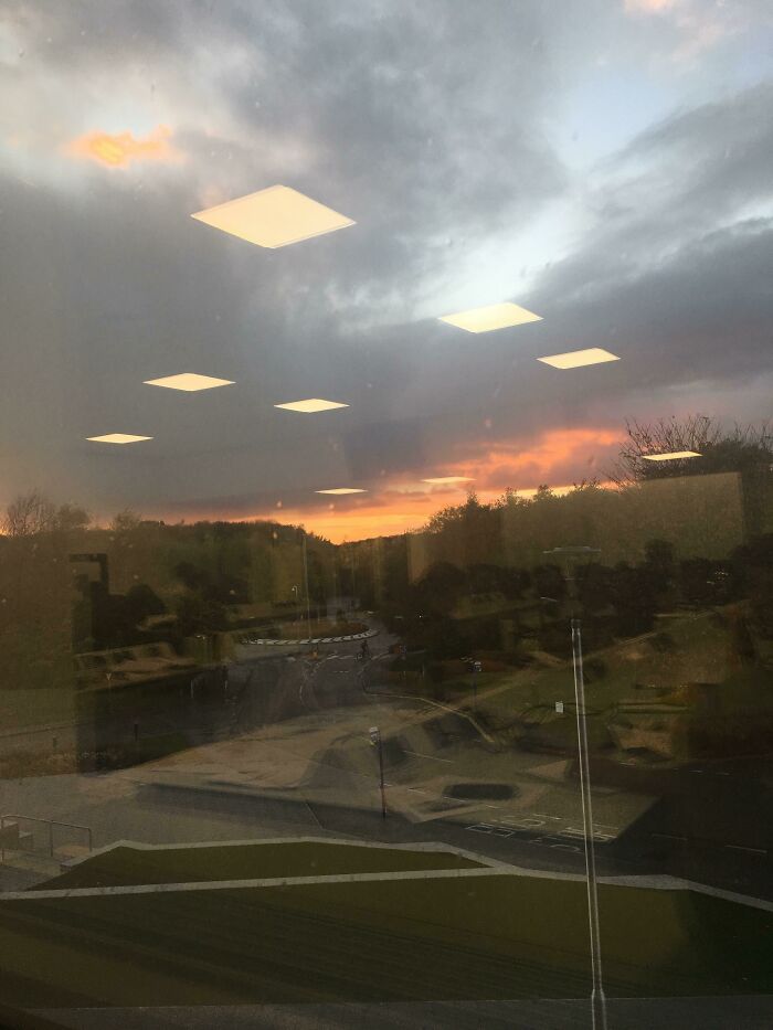 Reflections In The Window Look Like A Glitch In A Skybox