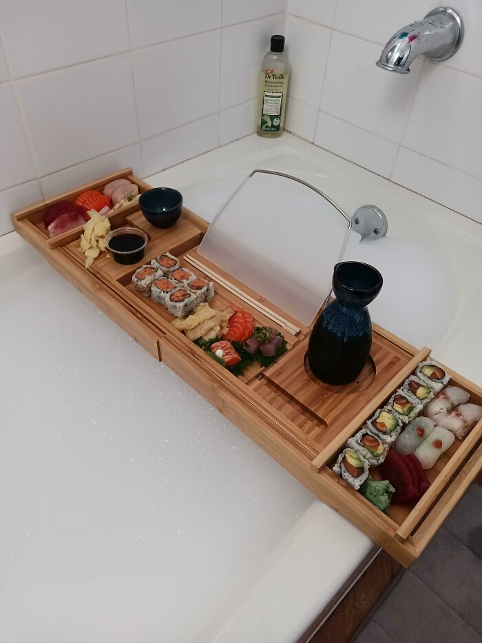 I Ate Sushi In The Tub While My GF Is Away After She Said To Never Eat Food In There