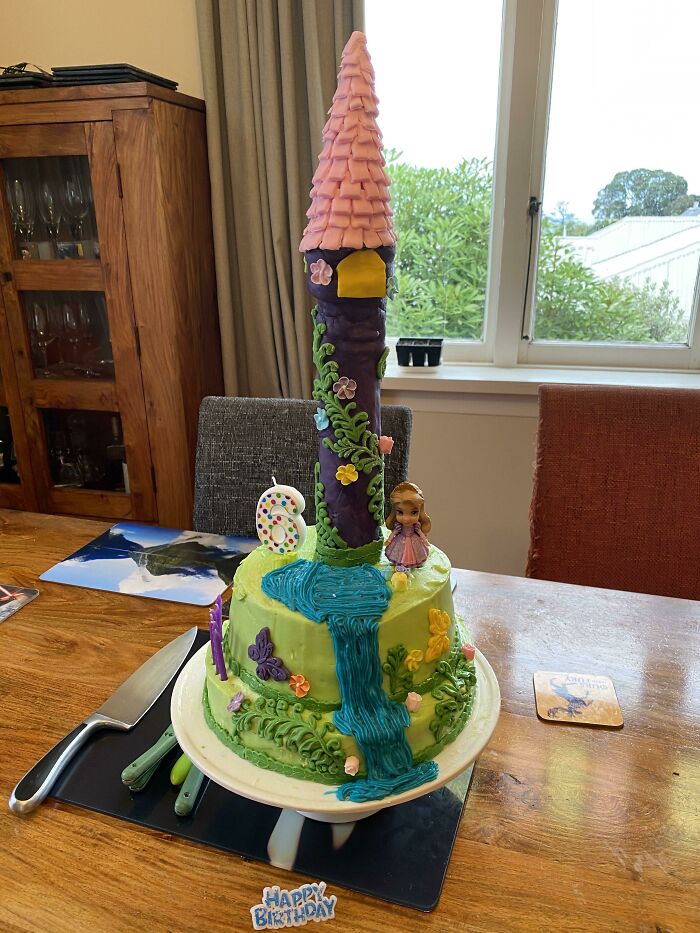  Mi hija pidió una tarta de cumpleaños de Rapunzel. Le hice una