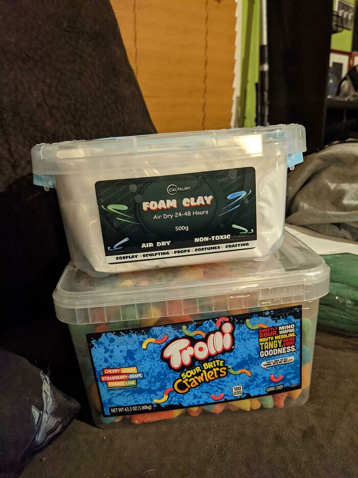 Mentioned Loving Sour Gummy Worms In My Reddit Secret Santa. Ended Up With 4lbs Of Them On My Porch 