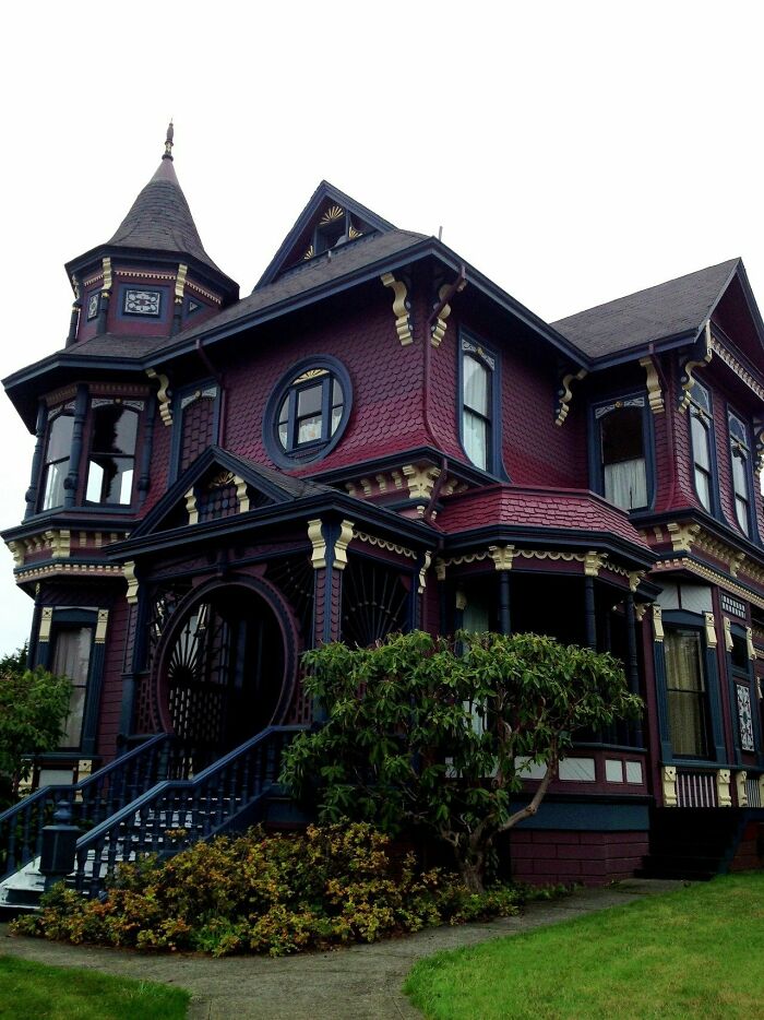 Esta encantadora casa gótica victoriana construida en 1888 en Arcata, California