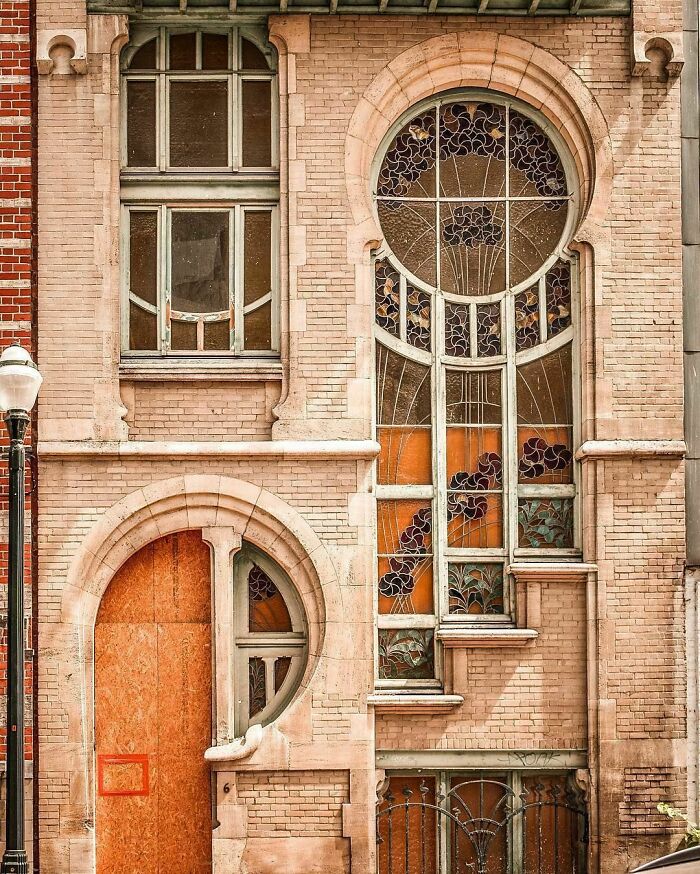 Arquitectura Art Nouveau de una casa construida en la década de 1880 en Bruselas, Bélgica